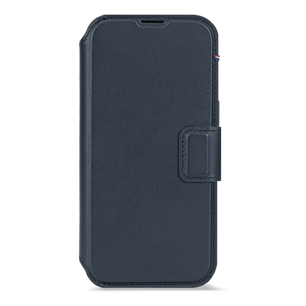 Decoded Navy Shadow Leather Detachable Wallet Case for iPhone 17 with MagSafe