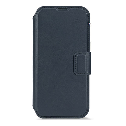 Decoded Navy Shadow Leather Detachable Wallet Case for iPhone 17 with MagSafe