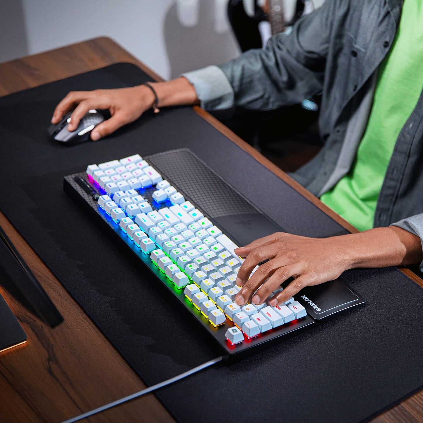 Razer Orochi V2 Roblox Edition – Ultra-Lightweight Wireless Gaming Mouse