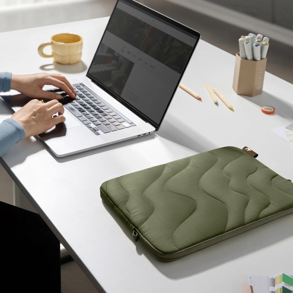 Tomtoc Terra-A27 Laptop Sleeve for 16 inch MacBook Pro - Green