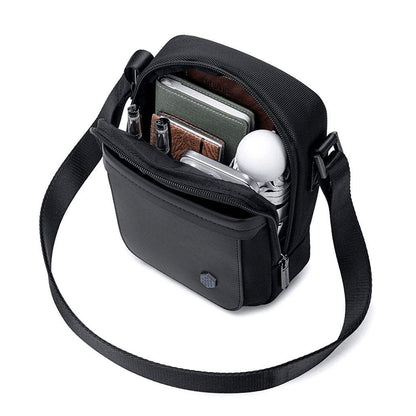 Arctic Hunter Waterproof Compact Cross Body Bag | K00688